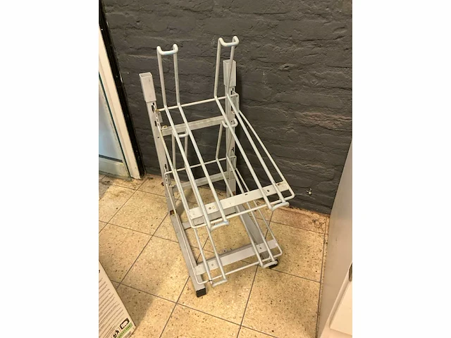 Diversey ultra pur-eco houder met schoonmaakmiddelen - afbeelding 7 van  7