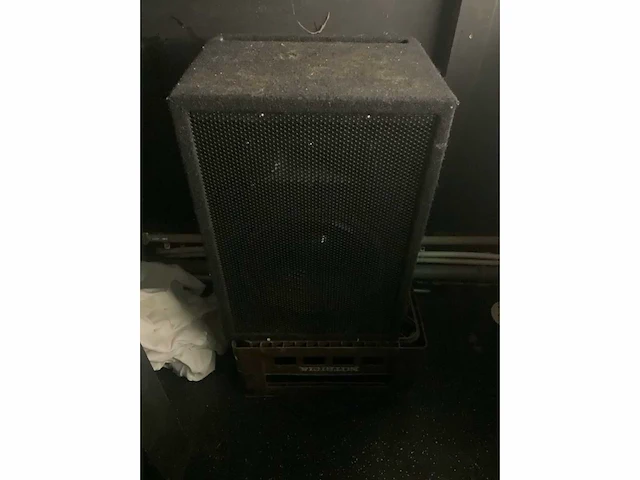 Dj apparatuur met speakers - afbeelding 5 van  8