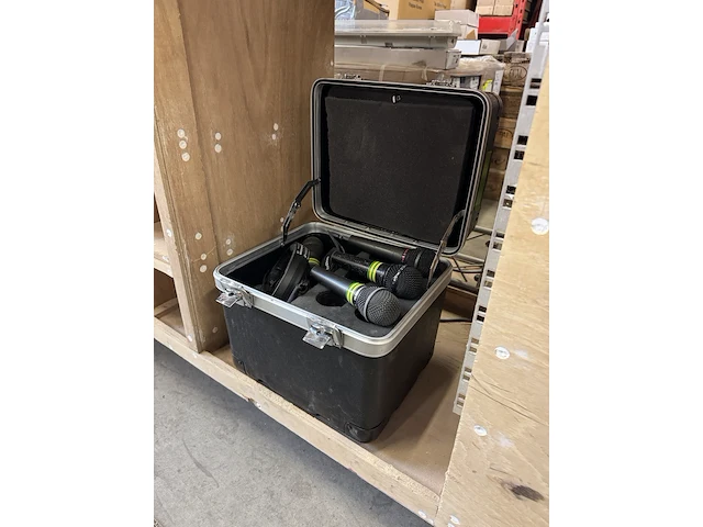 Dj booth met licht en geluid accessoires w.o. maxgear, samsung, jb systems - afbeelding 2 van  14