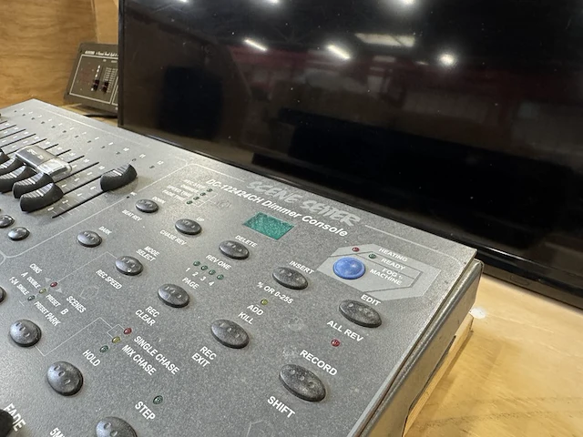 Dj booth met licht en geluid accessoires w.o. maxgear, samsung, jb systems - afbeelding 11 van  14