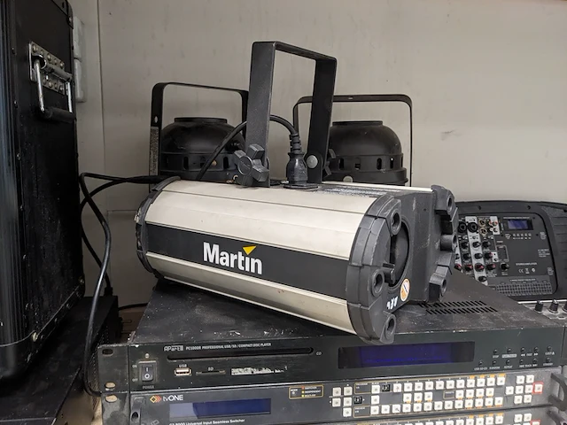 Dj en divers audioapparatuur, o.a. martin, pioneer, monty - afbeelding 29 van  31