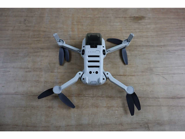 Dji mini 2 se fly more combo, lightweight and foldable mini camera drone with 2.7k video, intelligent modes, 10km video transmission, 31-min flight time, under 249 g, easy to use, extra - afbeelding 3 van  11