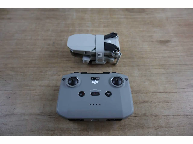 Dji mini 2 se fly more combo, lightweight and foldable mini camera drone with 2.7k video, intelligent modes, 10km video transmission, 31-min flight time, under 249 g, easy to use, extra - afbeelding 8 van  11