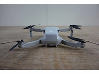 Dji mini 2 se fly more combo, lightweight and foldable mini camera drone with 2.7k video, intelligent modes, 10km video transmission, 31-min flight time, under 249 g, easy to use, extra - afbeelding 11 van  11