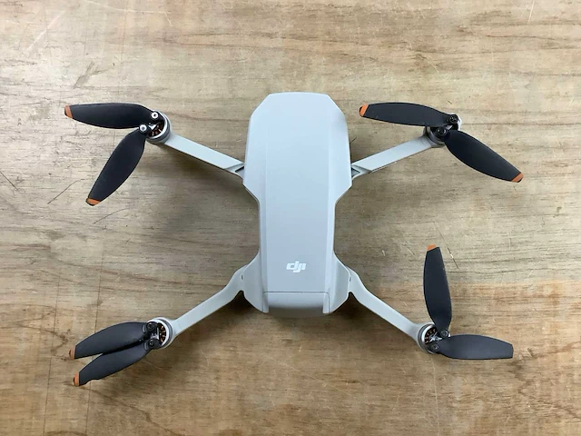 Dji mini 2 se fly more combo, lightweight and foldable mini camera drone with 2.7k video, intelligent modes, 10km video transmission, 31-min flight time, under 249 g, easy to use, extra - afbeelding 6 van  9