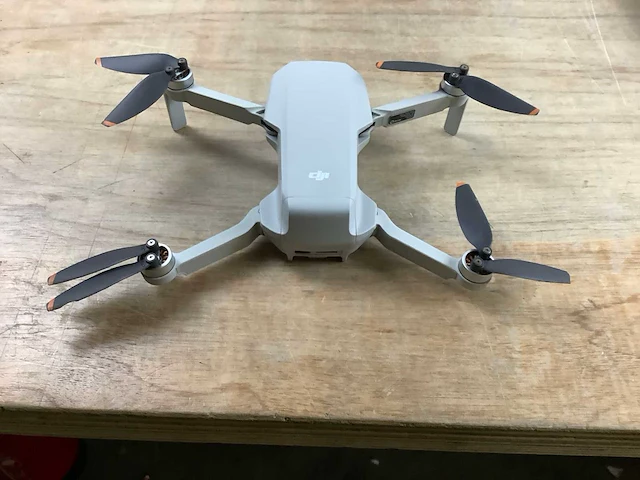 Dji mini 2 se fly more combo, lightweight and foldable mini camera drone with 2.7k video, intelligent modes, 10km video transmission, 31-min flight time, under 249 g, easy to use, extra - afbeelding 7 van  9