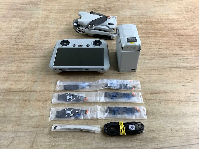 Dji mini 3 - fly more combo - including dji rc smart remote controller - afbeelding 4 van  10