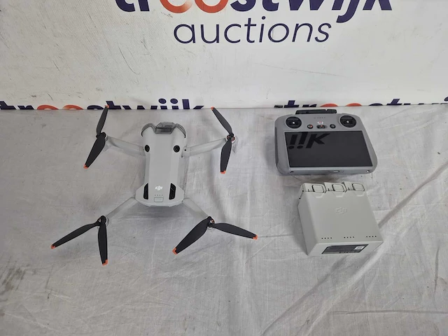 Dji mini 4 pro - drone - fly more combo - met rc331 smart controller - afbeelding 4 van  4