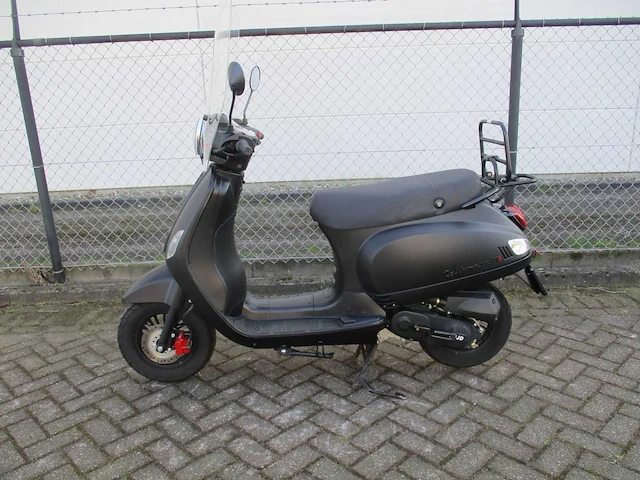 Djjd - snorscooter - cashmere efi riva - scooter - afbeelding 1 van  11