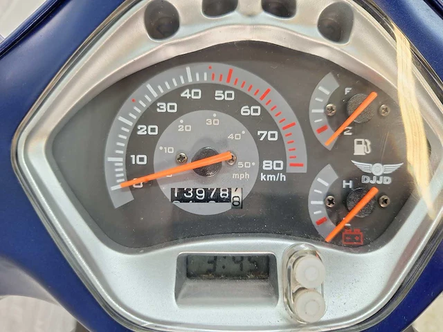 Djjd cashmere 45 km bromscooter 4takt - afbeelding 4 van  7