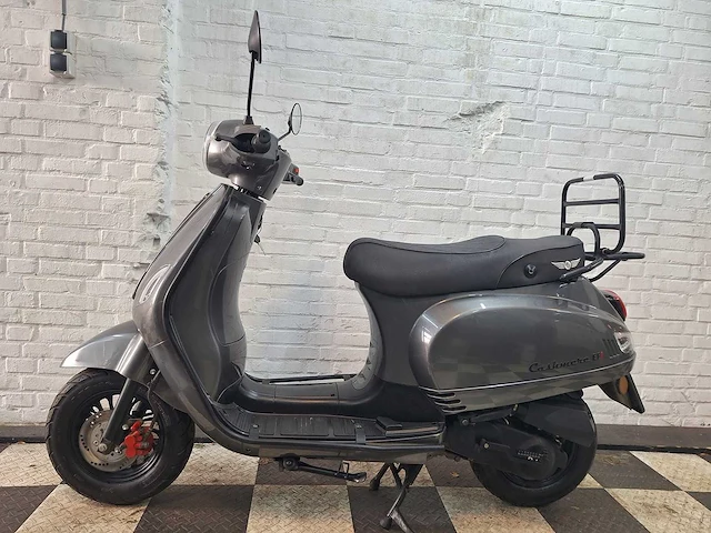 Djjd cashmere 45 km bromscooter 4takt - afbeelding 1 van  7