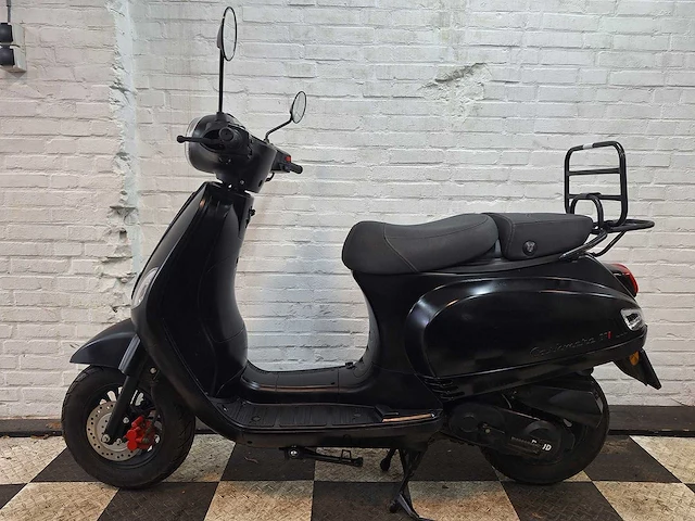 Djjd cashmere 45 km bromscooter 4takt - afbeelding 1 van  7