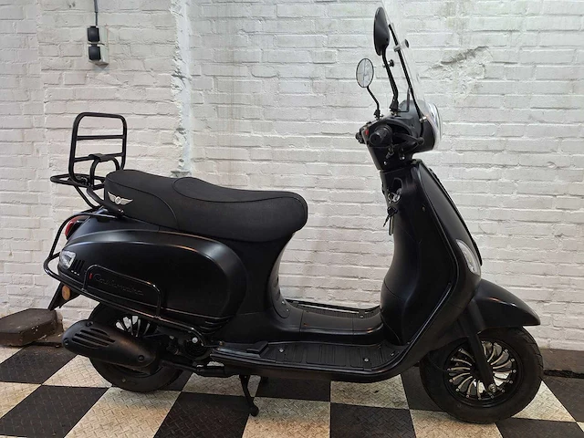 Djjd cashmere efi 45 km bromscooter 4takt - afbeelding 6 van  7