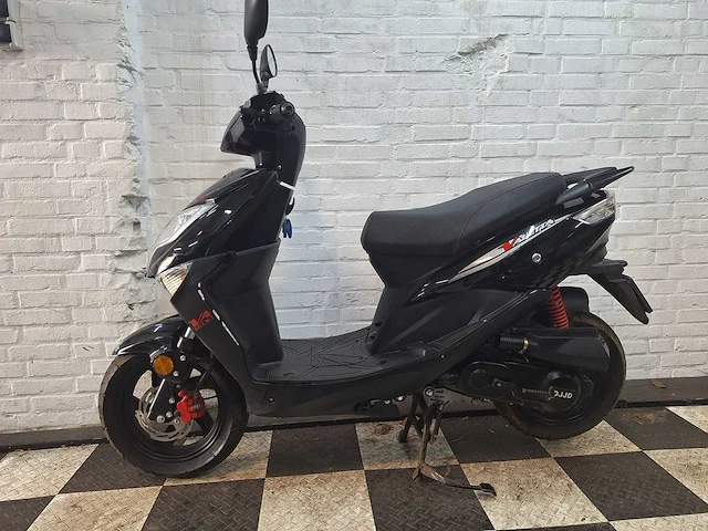 Djjd valetta 45km bromscooter 4-takt - afbeelding 1 van  7