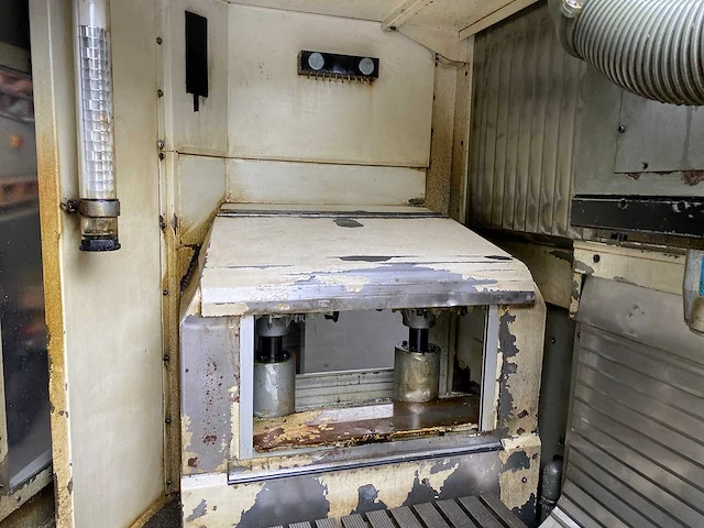 Dmg, deckel maho - dmu60t - cnc freesmachine - 2001 - afbeelding 24 van  24