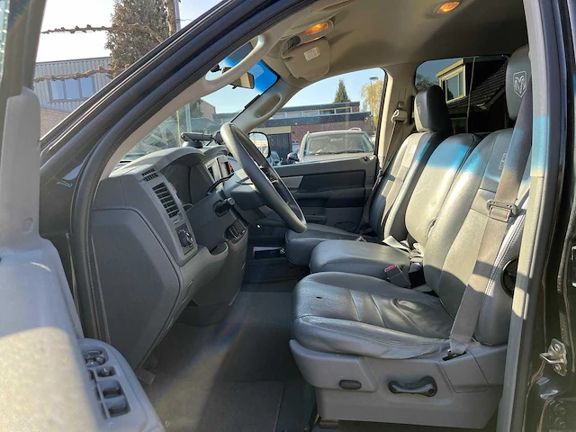 Dodge - 1500 5.7 hemi - ram - 6 pers - 2-vgd-21 - afbeelding 18 van  19