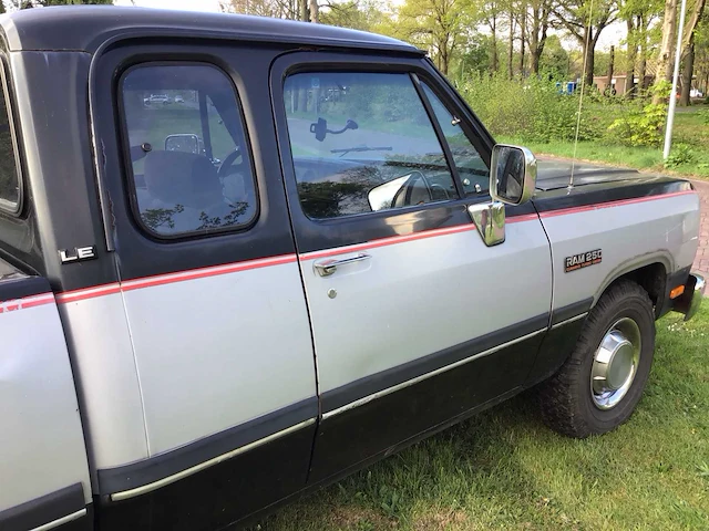 Dodge - 1992 - ram 250 - vrachtwagen - afbeelding 24 van  36
