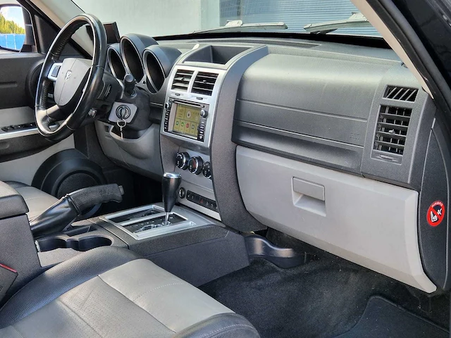 Dodge - 2007 - nitro - 3.7 v6 sxt - benzine - lpg - 63-xs-fs - afbeelding 13 van  23
