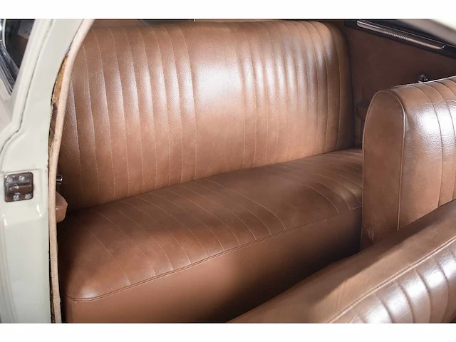 Dodge - deluxe coupe 230ci i6 - 1948 - afbeelding 57 van  74