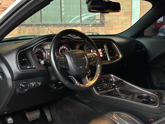 Dodge challenger 3.6 v6 305pk 2016 - afbeelding 11 van  39
