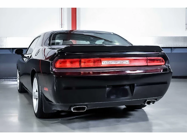 Dodge challenger srt8 coupe 6,1l hemi v8 - 2010 - afbeelding 19 van  72