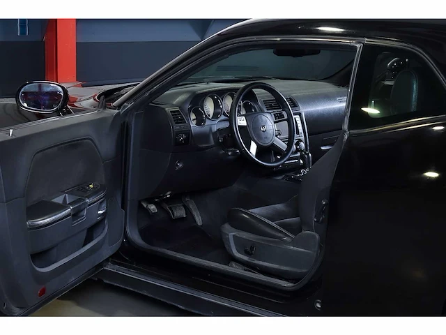 Dodge challenger srt8 coupe 6,1l hemi v8 - 2010 - afbeelding 40 van  72