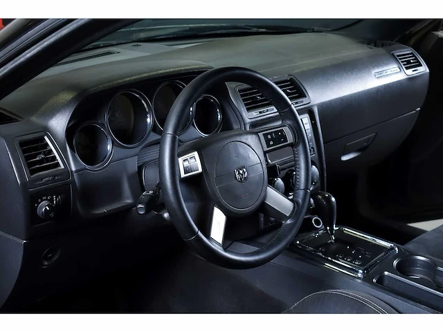Dodge challenger srt8 coupe 6,1l hemi v8 - 2010 - afbeelding 44 van  72