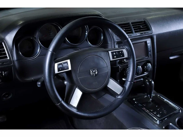 Dodge challenger srt8 coupe 6,1l hemi v8 - 2010 - afbeelding 47 van  72