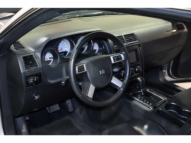 Dodge challenger srt8 coupe 6,1l v8 hemi - 2010 - afbeelding 40 van  64