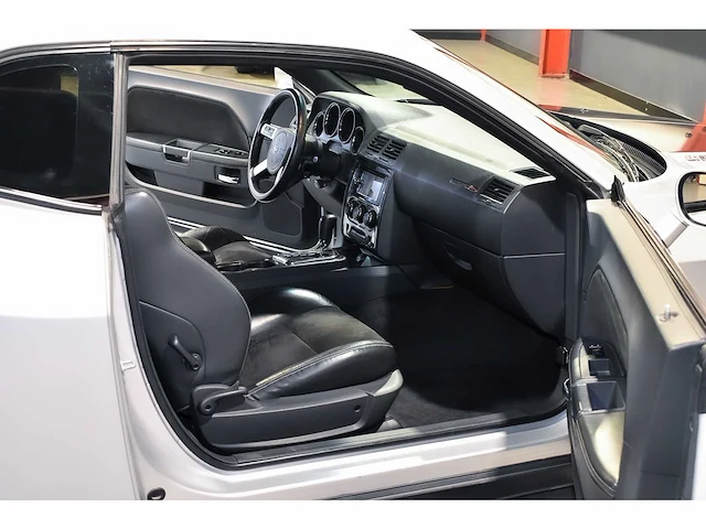 Dodge challenger srt8 coupe 6,1l v8 hemi - 2010 - afbeelding 47 van  64