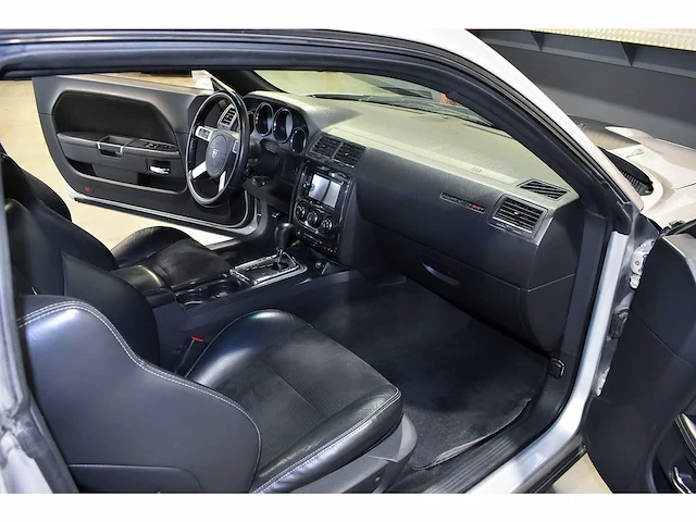Dodge challenger srt8 coupe 6,1l v8 hemi - 2010 - afbeelding 51 van  64