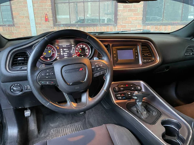 Dodge challenger sxt 3.6 v6 305pk 2016 - afbeelding 8 van  33