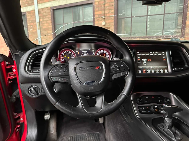 Dodge challenger sxt 3.6 v6 305pk 2017 - afbeelding 19 van  38