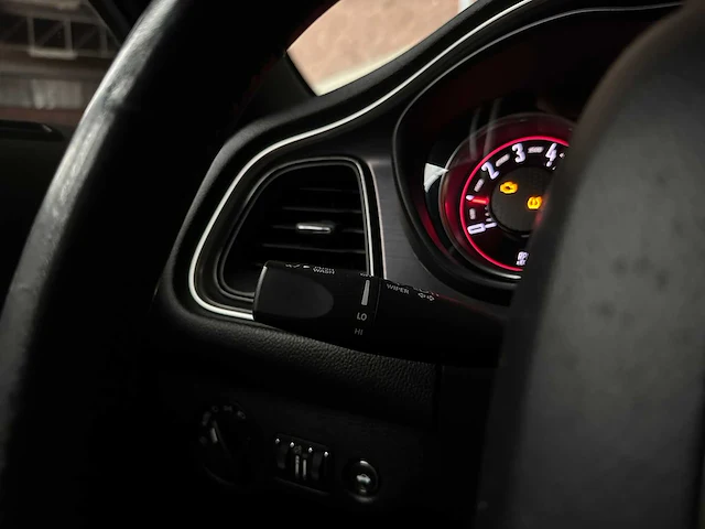 Dodge challenger sxt 3.6 v6 305pk 2017 - afbeelding 24 van  38
