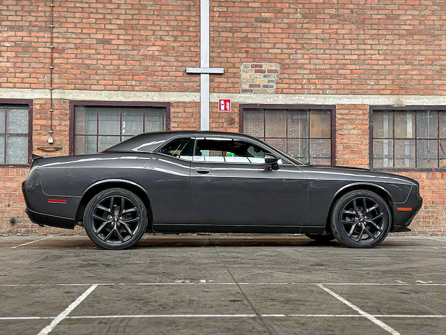 Dodge challenger sxt 3.6 v6 305pk 2019 - afbeelding 11 van  47