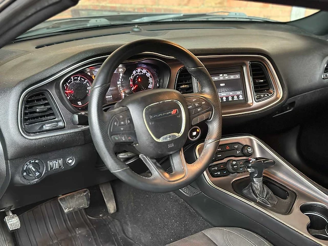 Dodge challenger sxt 3.6 v6 305pk 2019 - afbeelding 21 van  47
