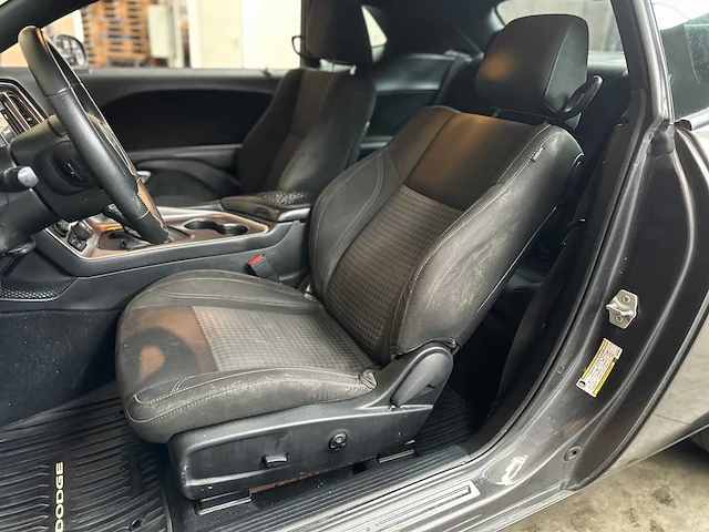 Dodge challenger sxt 3.6 v6 305pk 2019 - afbeelding 32 van  47
