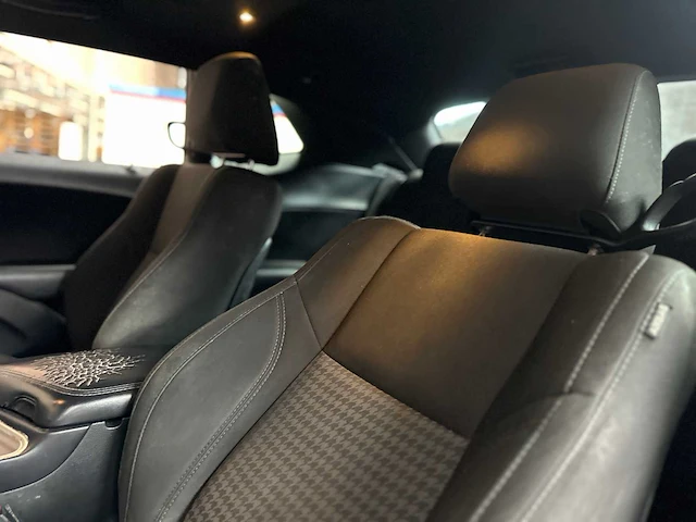 Dodge challenger sxt 3.6 v6 305pk 2019 - afbeelding 33 van  47