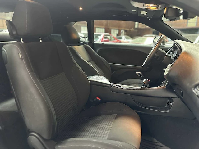 Dodge challenger sxt 3.6 v6 305pk 2019 - afbeelding 43 van  47