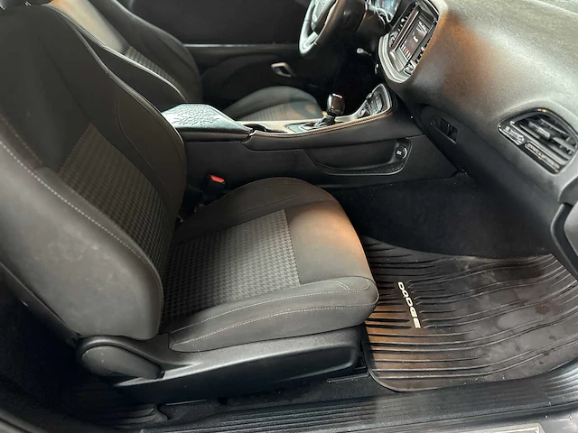 Dodge challenger sxt 3.6 v6 305pk 2019 - afbeelding 45 van  47