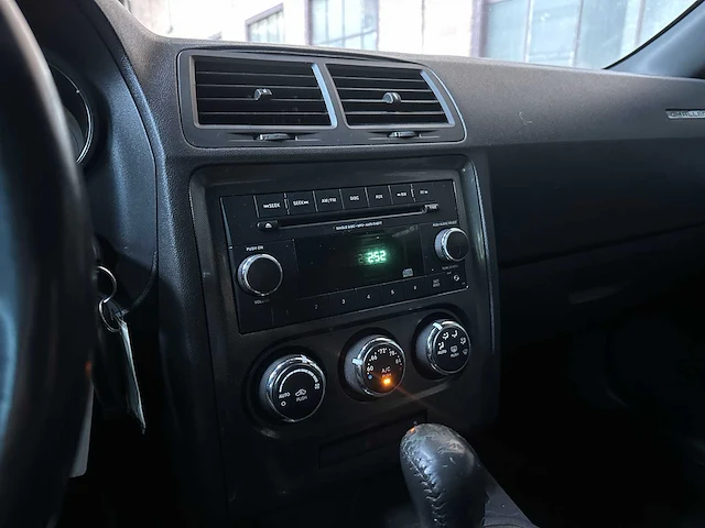 Dodge challenger sxt 3.6l 305pk 2013 - afbeelding 18 van  32