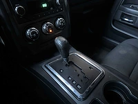 Dodge challenger sxt 3.6l 305pk 2013 - afbeelding 19 van  32