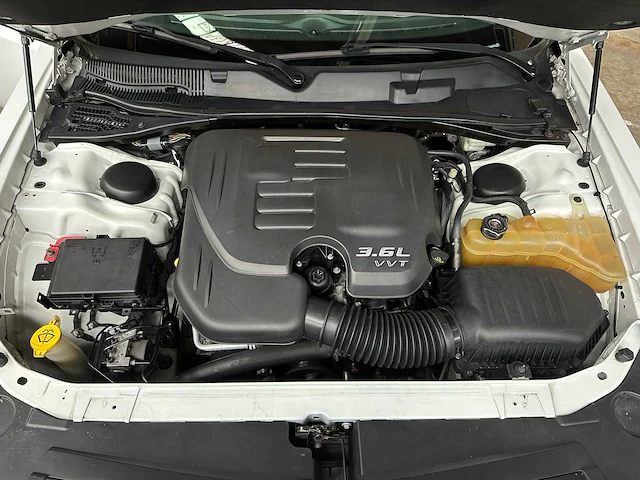 Dodge challenger sxt plus 3.6 v6 305pk 2015 - afbeelding 11 van  43
