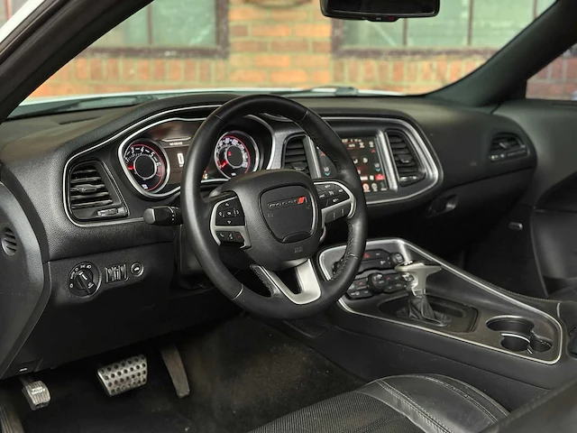 Dodge challenger sxt plus 3.6 v6 305pk 2015 - afbeelding 13 van  43