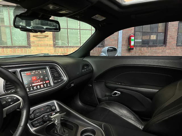 Dodge challenger sxt plus 3.6 v6 305pk 2015 - afbeelding 15 van  43