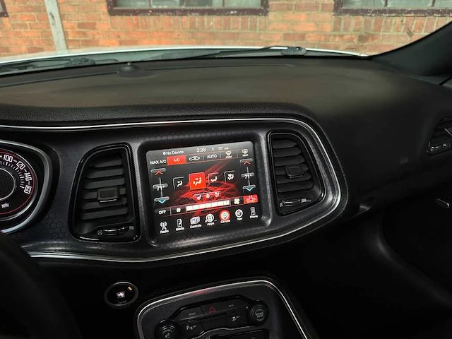 Dodge challenger sxt plus 3.6 v6 305pk 2015 - afbeelding 22 van  43