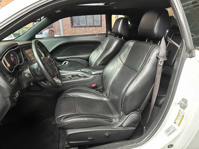 Dodge challenger sxt plus 3.6 v6 305pk 2015 - afbeelding 31 van  43