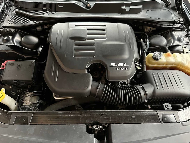 Dodge challenger sxt plus 3.6 v6 305pk 2015 - afbeelding 42 van  43
