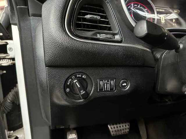 Dodge challenger sxt plus 3.6 v6 305pk 2015 - afbeelding 16 van  43