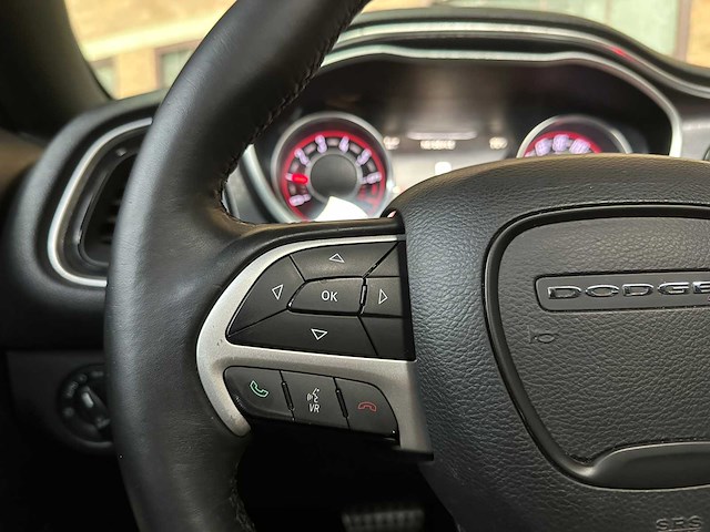 Dodge challenger sxt plus 3.6 v6 305pk 2015 - afbeelding 17 van  43